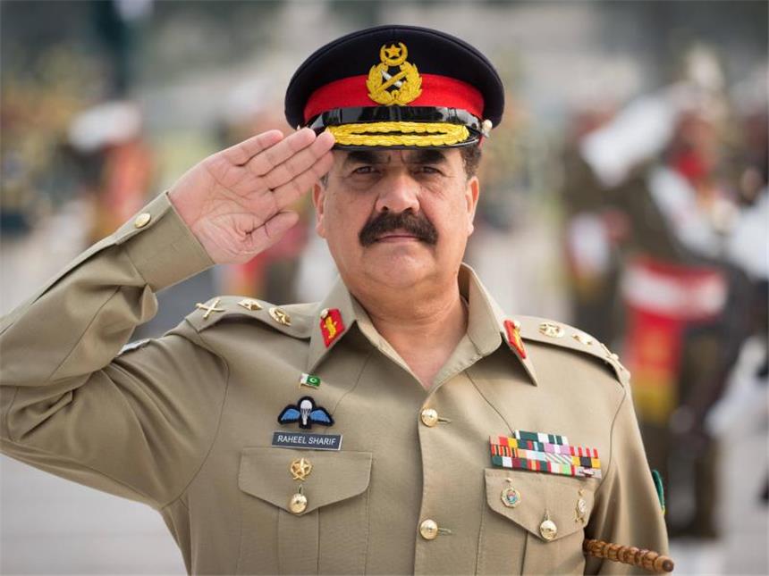 Planung von Friedensgesprächen: Pakistans Armeechef in Kabul Pakistans Armeechef Raheel Sharif. Zur Planung von Friedensgesprächen ist Sharif nach Kabul gereist. Foto: Kay Nietfeld