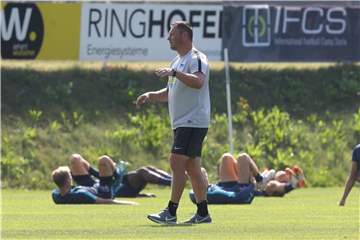 Pal Dardai setzt auf Vedad Ibisevic als Kapitän, bleibt beim Stellvertreter aber vage. Foto: Tim Rehbein