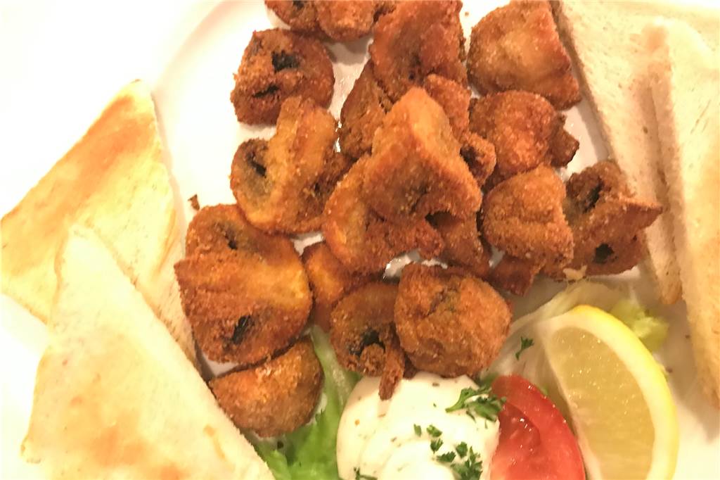 Hotel-Restaurant Adria: Gänsebrust in Not, doch der Lustige Bosniak lacht das locker weg Panierte Pilze: eine pikante Entdeckung.