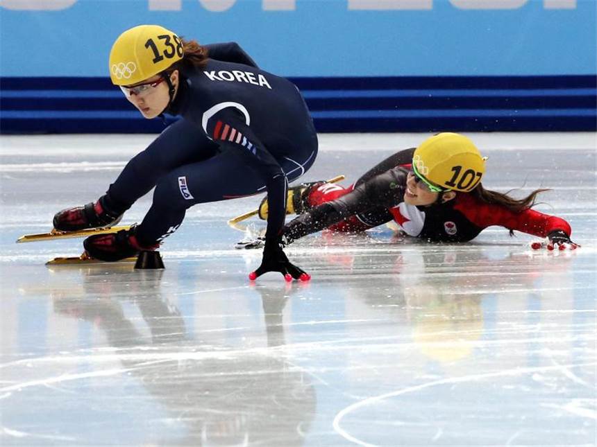 Südkoreanerin Park holt ihr zweites Gold im Shorttrack Park Seung-Hi (l) gewann ihr zweites Gold in Sotschi. Foto: Barbara Walton