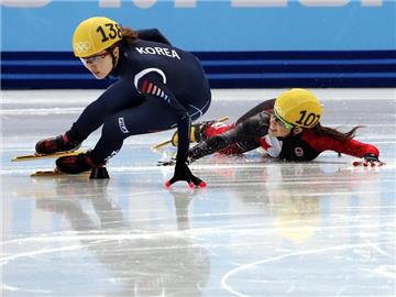 Park Seung-Hi (l) gewann ihr zweites Gold in Sotschi. Foto: Barbara Walton