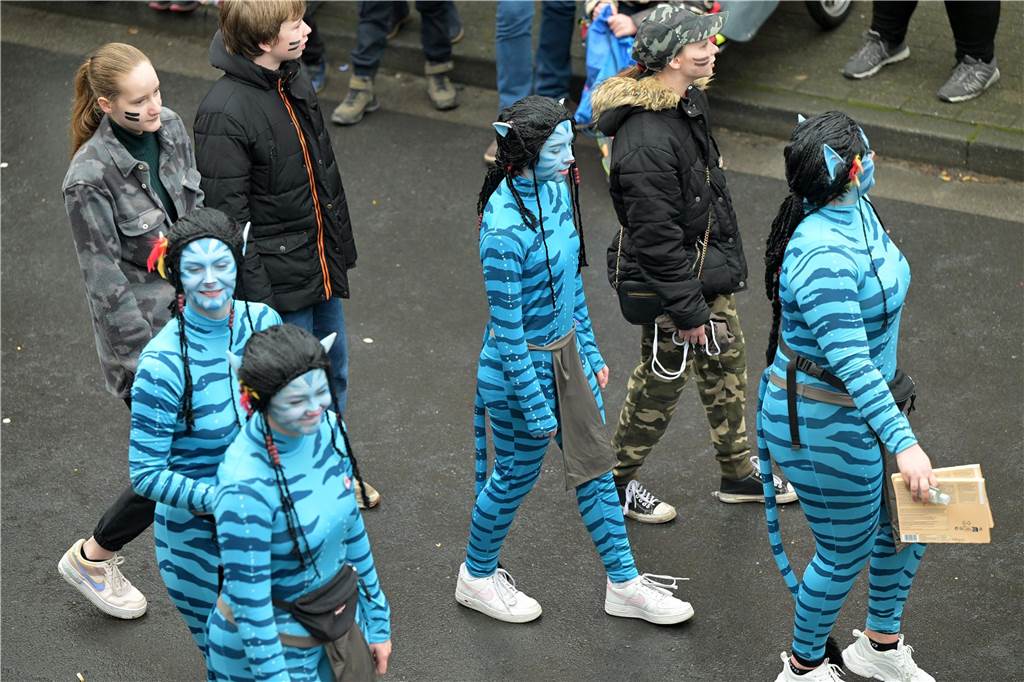 Umzug in Nordkirchen größer als sonst: Über 20 Wagen und Fußgruppen unterwegs - alle Bilder Partystimmung in Nordkirchen: Über 20 Wagen und Fußgruppen haben sich beim Umzug in Nordkirchen beteiligt.