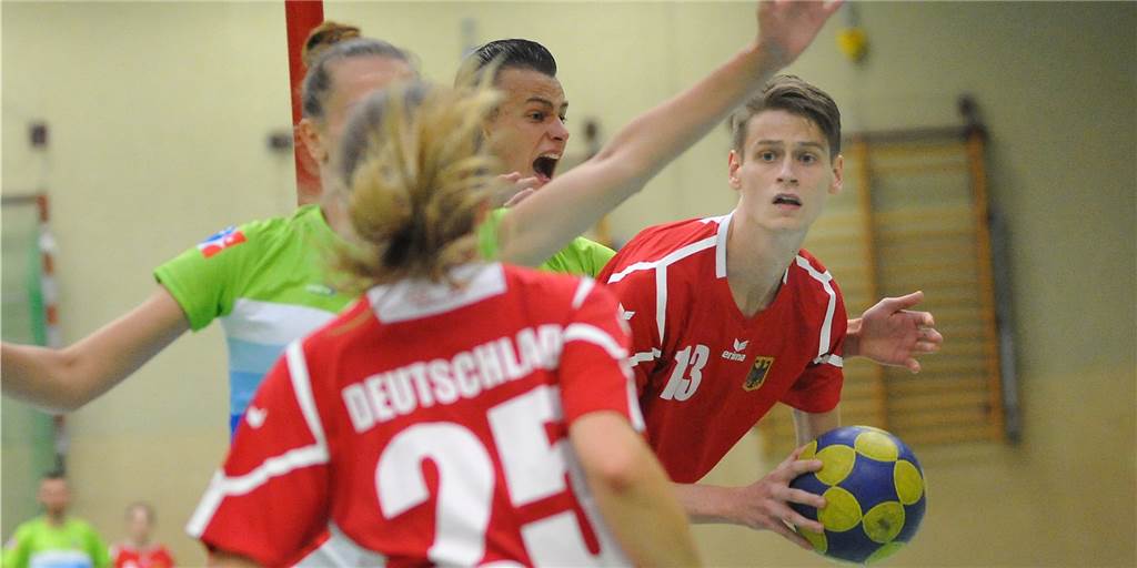 Castrop-Rauxeler eröffnen die World Games in den USA Pascal Demuth (am Ball) vom Schweriner KC fliegt mit der Nationalmannschaft in die USA.