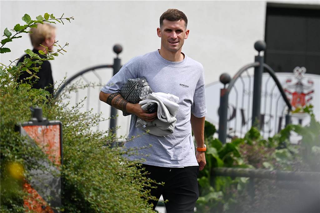Pascal Groß kommt bei Overkamp an.