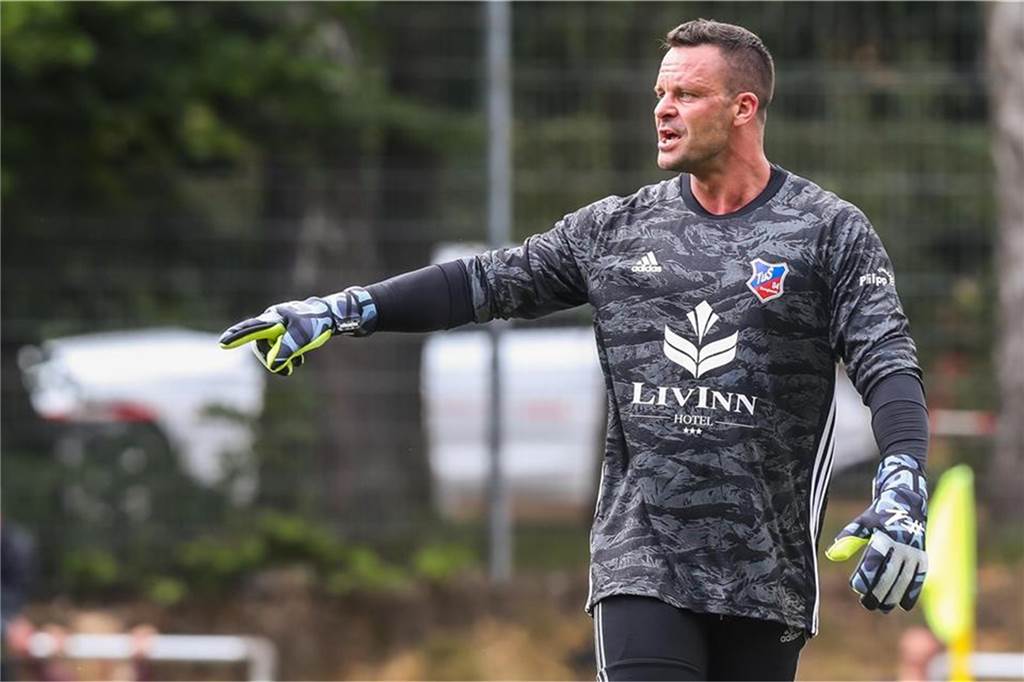 Nach 20 Minuten: Bövinghausen-Keeper muss raus und erklärt die Pleite gegen Kalpakidis-Elf Pascal Königs stand nur für 20 Minuten im Bövinghausen-Tor.