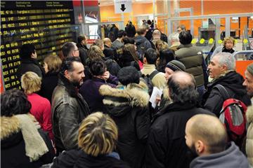 Passagiere auf dem Flughafen Berlin-Schönefeld: Weltweit beförderten die Airlines im vergangenen Jahr 4,1 Milliarden Menschen. Foto: Hannibal Hanschke