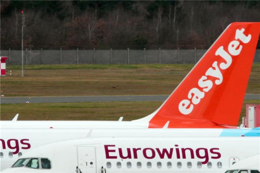 Passagiermaschinen unterschiedlicher Billigflieger am Berliner Flughafen Tegel. Foto: Soeren Stache/Archiv