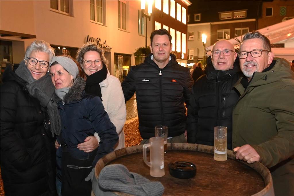 Passend zu den fallenden Temperaturen lockte der Winterzauber am ersten Wochenende viele Besucher an.