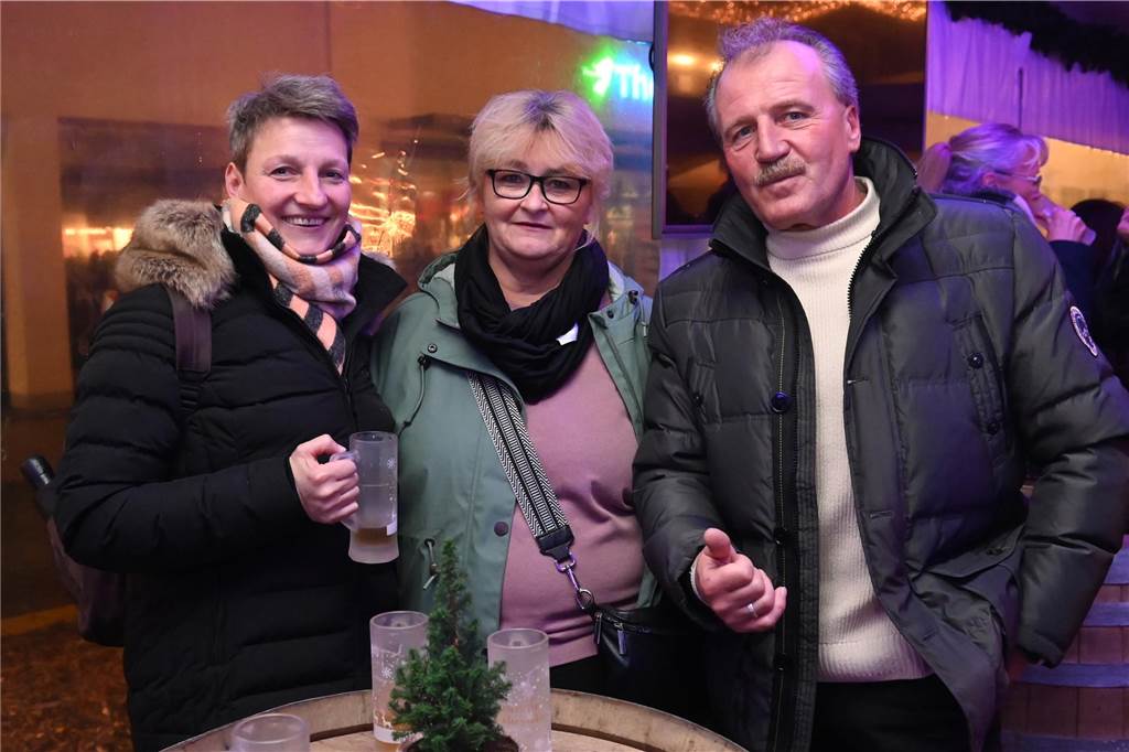 Passend zu den fallenden Temperaturen lockte der Winterzauber am ersten Wochenende viele Besucher an.