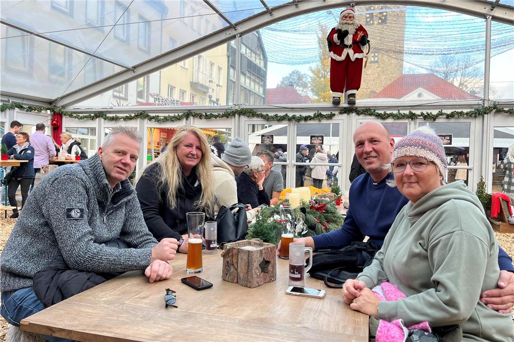 Passend zu den fallenden Temperaturen lockte der Winterzauber am ersten Wochenende viele Besucher an.