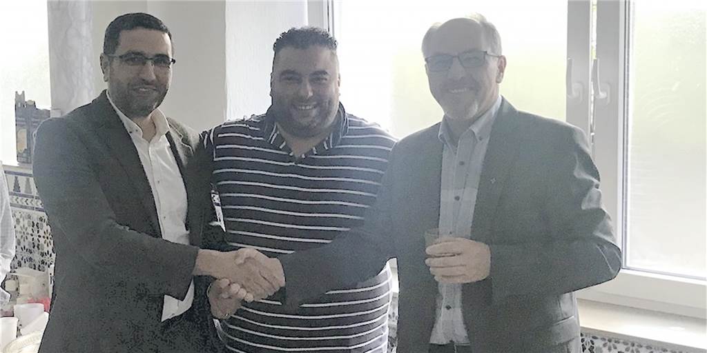 Adil Tamouh: „Öffentlichen Muezzin-Ruf in Castrop-Rauxel brauchen wir nicht“ Pastor Szarata (r.) und Imam Ahmed Sami im Gespräch mit Adil Tamouh, der sich seit 2017 in der Moschee-Gemeinde in Bladenhorst engagiert