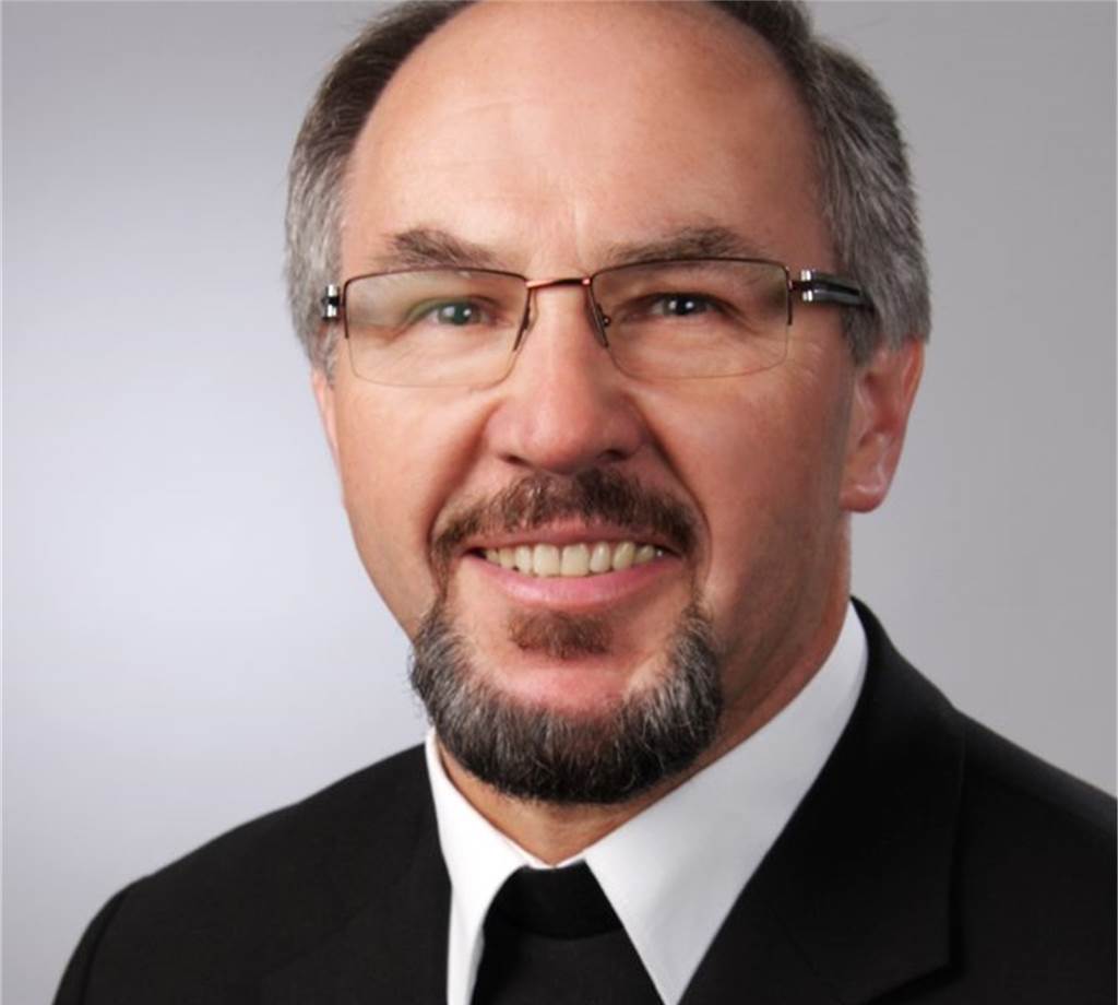 Wenn Weihwasser nicht hilft: Castrop-Rauxeler Kirchen wappnen sich gegen das Coronavirus Pastor Zbigniew Szarata von der Pfarrei Corpus Christi.