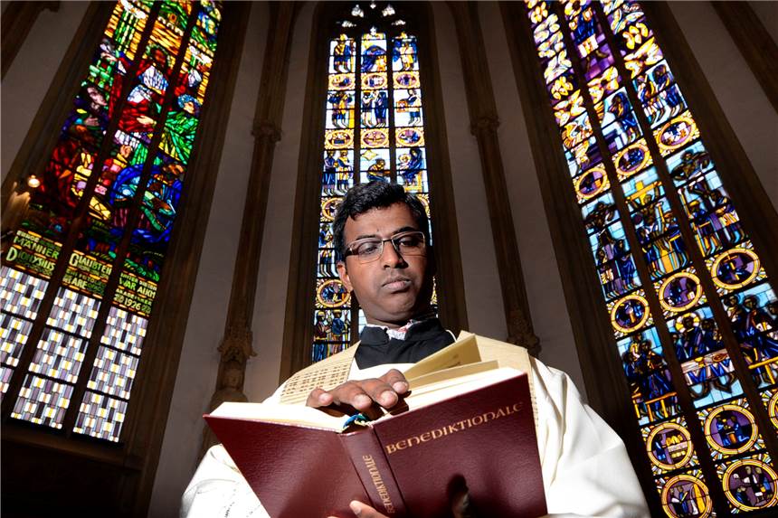 Seel-Sorgen durch Corona: Pater Rajakumar sieht Parallelen zu Jerusalem Pater Rajakumar Mathias freut sich auf die ersten Gottesdienste in der Corona-Krise.