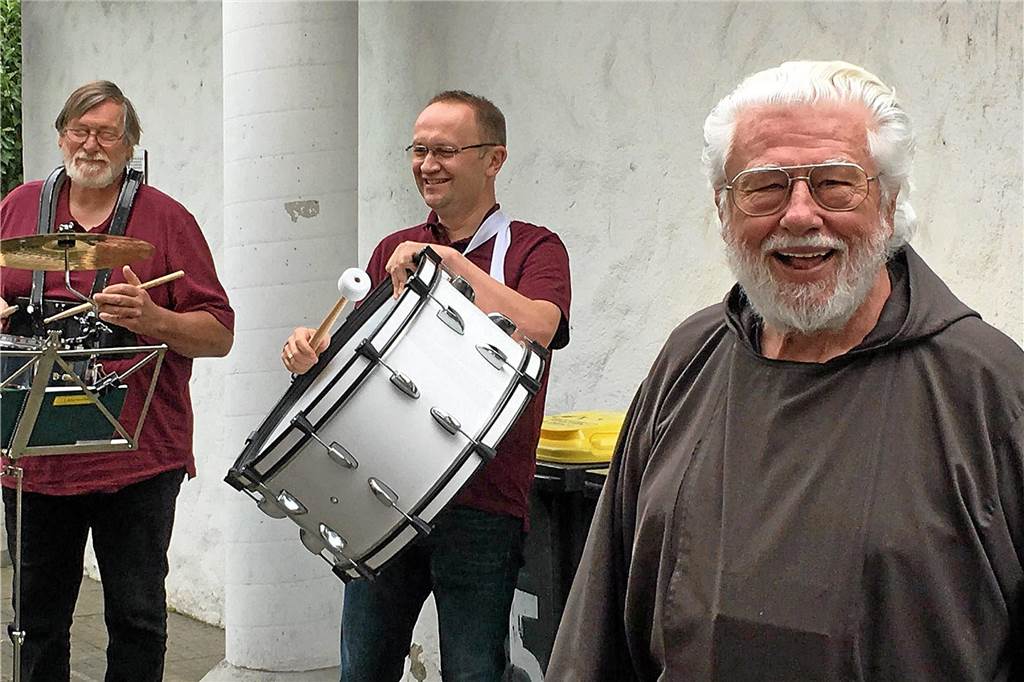Trauer um Pater Wolfgang Drews (91): Vom Maschinenbauer zum Guardian Pater Wolfgang wurde 91 Jahre alt. Seinen 85. Geburtstag feierte in Werne mit einer feierlichen Messe und 150 Anwesenden.