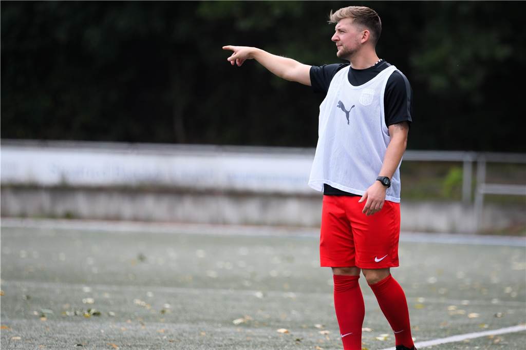 Lüner A-Ligist verlängert mit allen Spielern - und sucht Alternative für Stürmer-Legende Patrick Botta ist spielender Co-Trainer des BV Brambauer II.