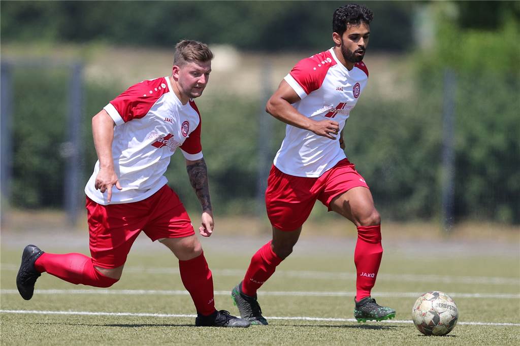 Spieler des BV Lünen kommt vom Parookaville direkt zum Turnier – zwei Stunden Schlaf reichen Patrick Botta (l.), und Patrick Röll konnten sich am Ende über Rang drei freuen.