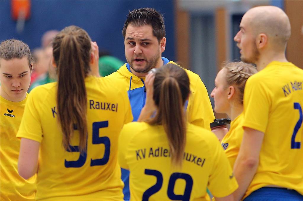 Sportart ändert Einwechsel-Regel - Marc van Bommel würde hier nichts falsch machen können Patrick Fernow, Trainer von Adler Rauxel.