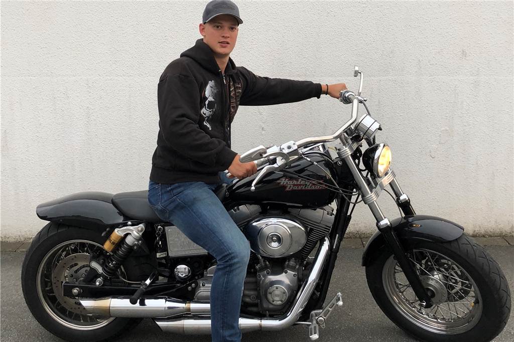 Patrick Fritsch stand vor einer großen Karriere - mit 19 ist er Sportinvalide beim BVB Patrick Fritsch hat sich mittlerweile eine Harley-Davidson gekauft.