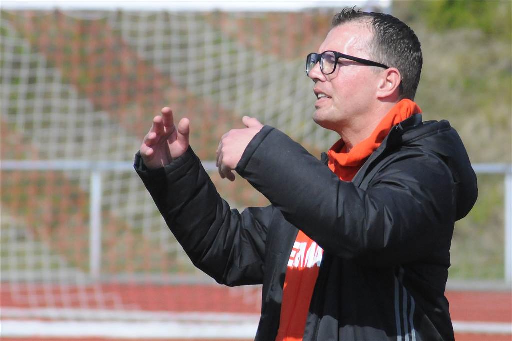 SG Castrop holt einen alten Bekannten für den Trainerposten der zweiten Mannschaft Patrick Gebauer steht künftig wieder an der Seitenlinie bei der SG Castrop II. Das Team trainierte er bereits von 2015 bis 2018 und war zuvor als Co-Trainer aktiv.