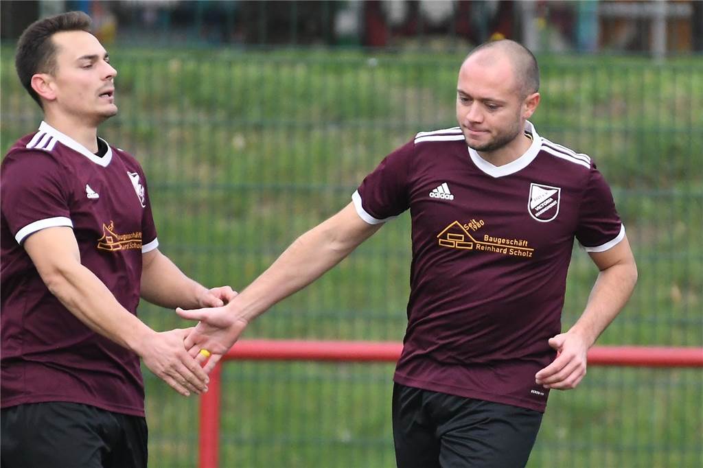 Patrick Höfener (r)