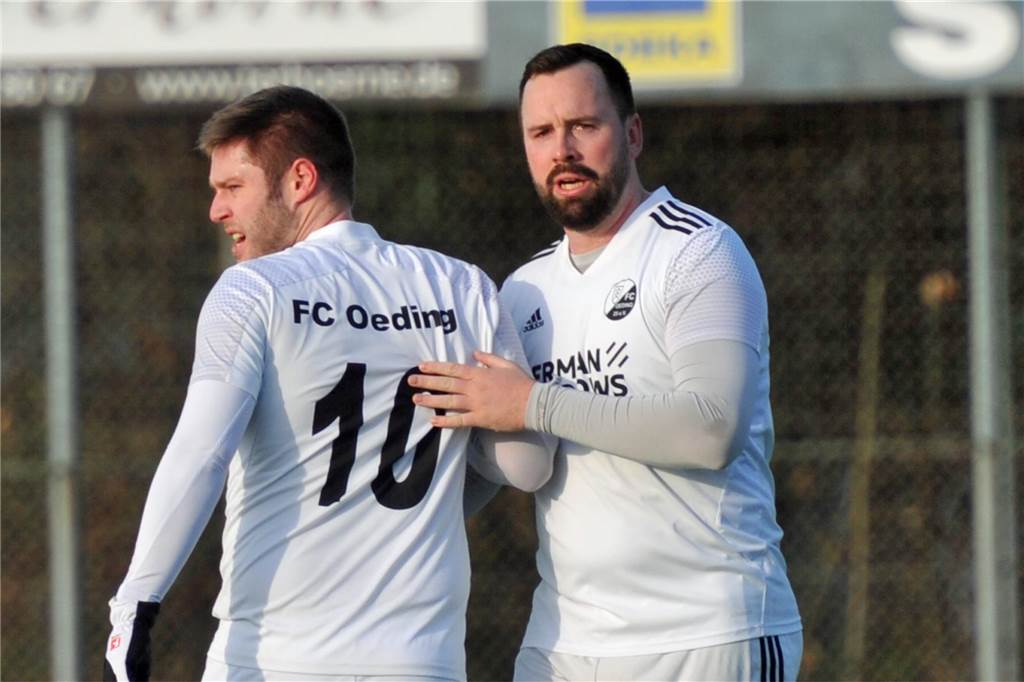 FC Oeding will Achterbahnfahrt stoppen Patrick Janert (r.) ist seit der laufenden Spielzeit der Chefcoach in Oeding.