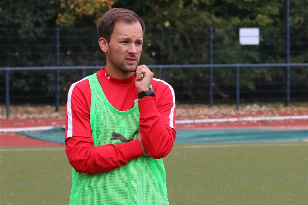Unna hält Kurs: RWU-Coach lässt sein Team komplett durchspielen Patrick Kulinski, Trainer von RW Unna, ließ seine Start-Elf beim Sieg gegen den TSC Kamen II durchspielen.