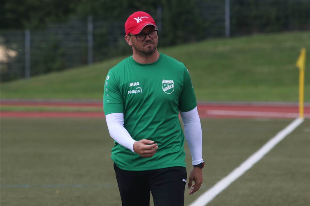 Patrick Linnemann verlängert beim SuS Olfen – und der SuS Kaiserau spielt eine Rolle dabei Patrick Linnemann berichtet von einem Zusammengehörigkeitsgefühl, das mit dazu beiträgt, beim SuS Olfen zu bleiben.