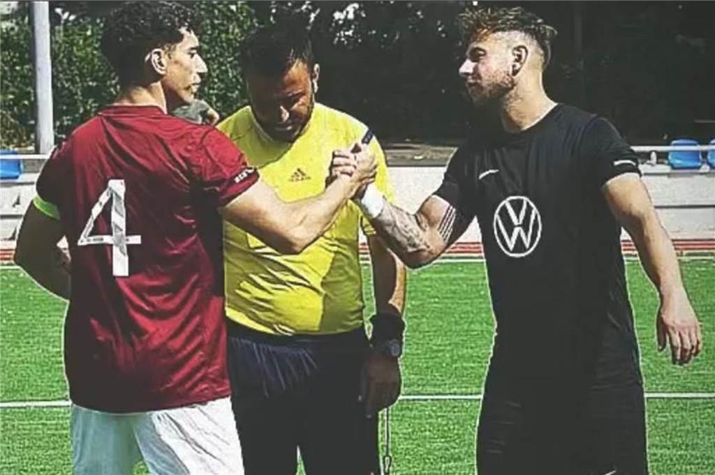 Oberadener Brand-Meldung verbreitet sich wie ein Lauffeuer: „Ich dachte, meine Bude fackelt ab“ Patrick Neumann (r.) vom SuS Oberaden hat am Sonntag nochmals Glück im Unglück gehabt.