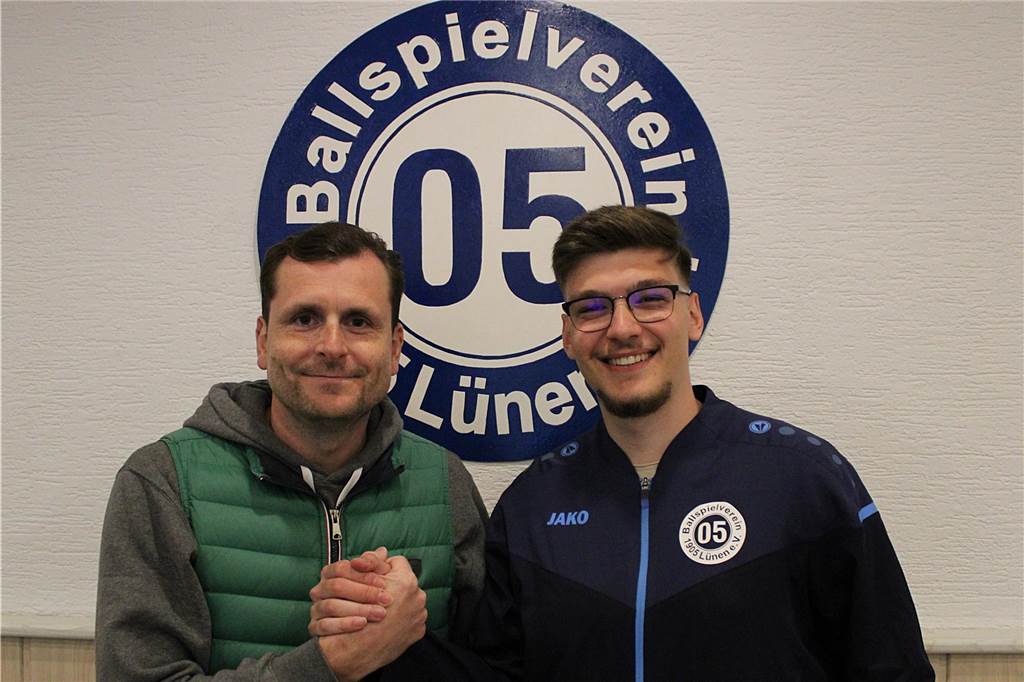 Zwei Neuzugänge für den BV Lünen Patrick Osmolski (l.) begrüßt Mladen Mitrovic beim BV Lünen.