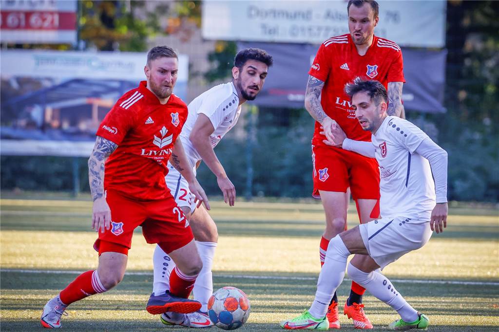 Perfekt: TuS Bövinghausen und SV Sodingen tauschen in spektakulärem Deal drei Spieler Patrick Rudolph (l.) schließt sich seinem Bruder und dem SV Sodingen an.