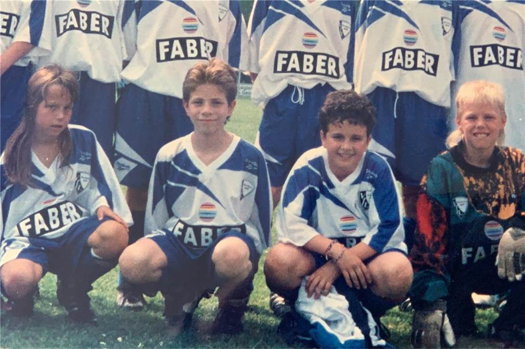 Wegen gemeinsamer Vergangenheit: Bayern-Fan Patrick Stich fiebert mit dem VfL Bochum Patrick Stich (3.v.l.) spielte einst in der Jugend des VfL Bochum - zusammen mit der Castrop-Rauxelerin Nadine Kirsch (l.).