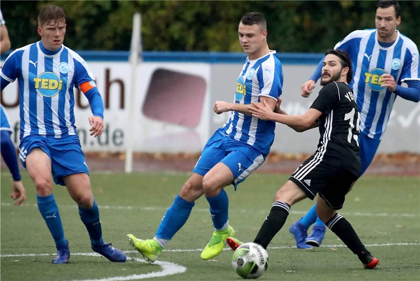 Nach einer Woche: Brünninghausen kündigt das baldige Ende der Übergangslösung an Patrick Trawinski (M.) traf doppelt für den FCB.