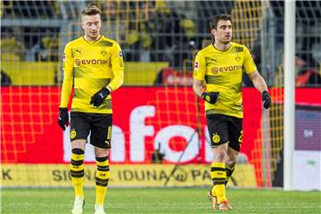 Patzte beim Gegentor: BVB-Abwehrchef Sokratis (r.).