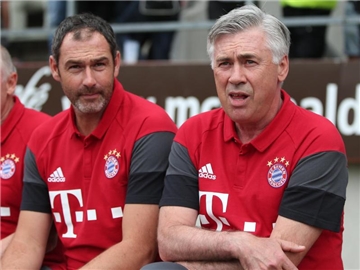 Paul Clement (l.) gilt als Kandidat auf den Trainerposten bei Swansea City. Foto: Daniel Karmann