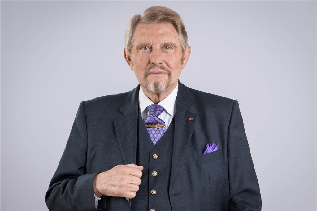 Privater Investor übernimmt Spielbank Hohensyburg: „Sehen viel Potenzial“ Paul Gauselmann ist Unternehmensgründer und Vorstandssprecher der Gauselmann Gruppe. Der Glücksspiel-Konzern hat die landeseigene Westspiel-Gruppe gekauft und betreibt jetzt unter anderem die Spielbank Hohensyburg. Paul Gauselmann spricht von einem „Meilenstein in der Unternehmensgeschichte“.