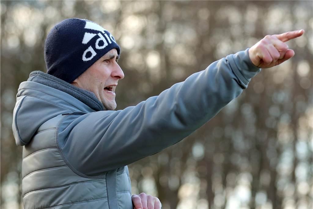 Paul Helfer, Trainer von Eving Selimiye Spor, bricht der nächste Torhüter verletzt weg.