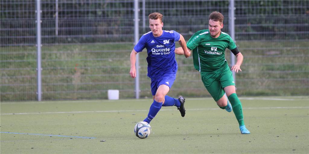 SV Südkirchen bleibt perfekt – drei Gelb-Rote Karten bei fünftem Sieg Paul König (l.) sah die Gelb-Rote Karte.