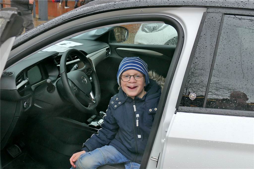 Verkaufsoffener Sonntag: Stadtlohn blüht auch im Regen Paul Neitze beim Probesitzen