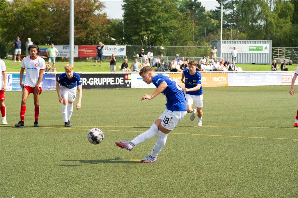 „Eine absolute Lehrstunde“: TuS Haltern hat beim U19-Westfalenliga-Start nur ein Problem Paul Ricken verschoss gegen die SF Siegen einen Elfmeter für den TuS Haltern am See.