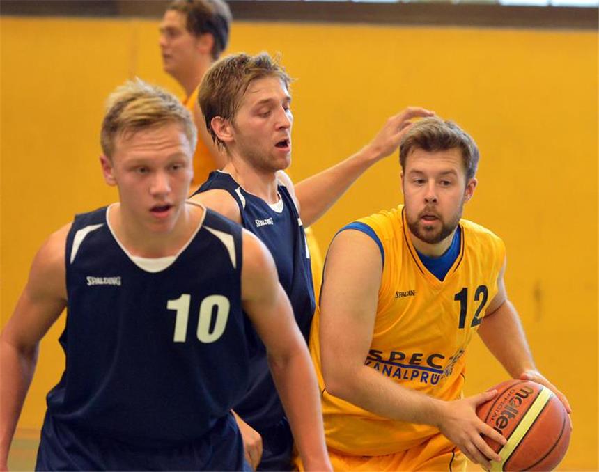 Teams der BG Lünen kassieren Niederlagen gegen Werne Paul Schwarz (r.) musste sich mit der BG Lünen den Wernern geschlagen geben.
