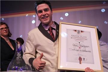 Paul Thompson aus Köln gewinnt das Finale der Deutschen Cocktail-Meisterschaft. Foto: Bernd Wüstneck