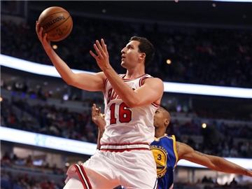 Paul Zipser von den Chicago Bulls beim Korbleger. Foto: Terrence Antonio James