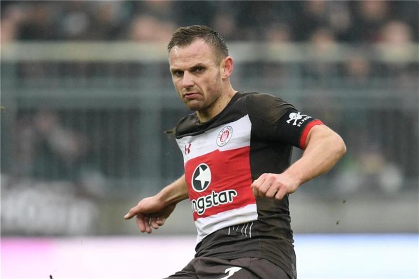 Saisonende für St. Pauli-Profi Nehrig Paulis Kapitän Bernd Nehrig hat sich einen Muskelfaserriss in linken der Wade zugezogen. Foto: Daniel Reinhardt