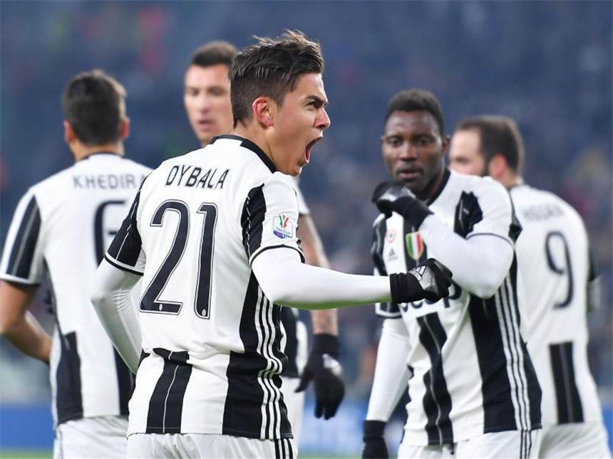 Juve im Pokal-Halbfinale - 2:1 gegen AC Mailand Paulo Dybala von Juventus feiert seinen Treffer zum 1:0 gegen AC Mailand.