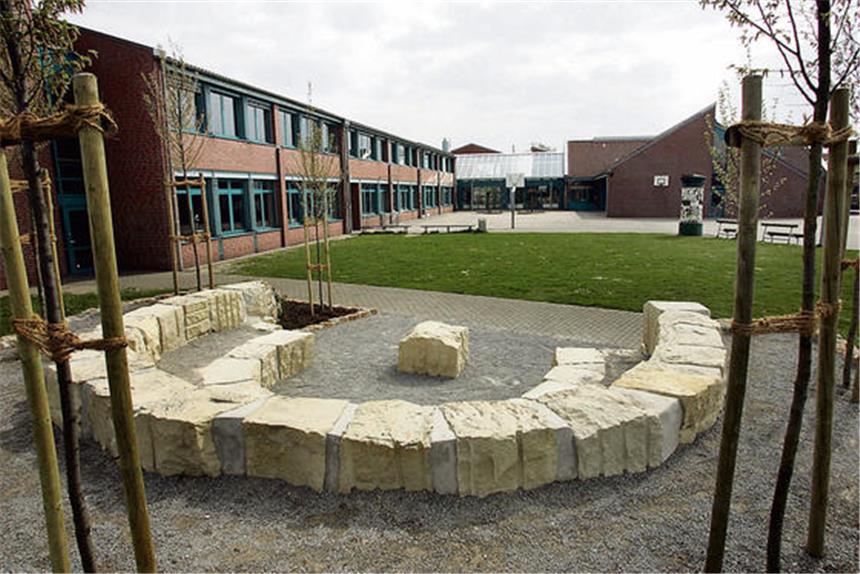 <p>Die Wolfhelm-Gesamtschule in Olfen.  Archiv</p>