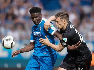 Peniel Mlapa (l.) könnte den VfL Bochum noch bis Donnerstag verlassen.