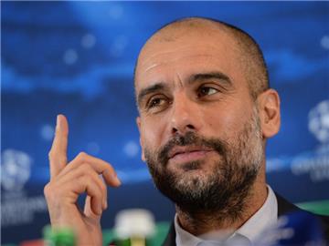 Pep Guardiola erwartet einen langen Zweikampf zwischen den Bayern und dem VfL. Foto: Andreas Gebert