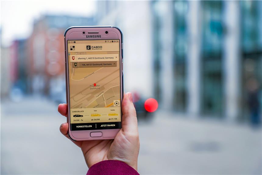 Dortmunder gründet neue Taxi-Plattform Cabdo Per App können Limousinen oder normale Taxis gerufen werden.