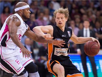 Per Günther (r) steht mit Ulm im Halbfinale. Foto: Marius Becker