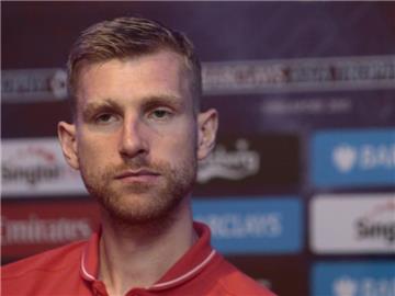 Per Mertesacker blieb beim Unfall unverletzt. Foto: Wallace Woon